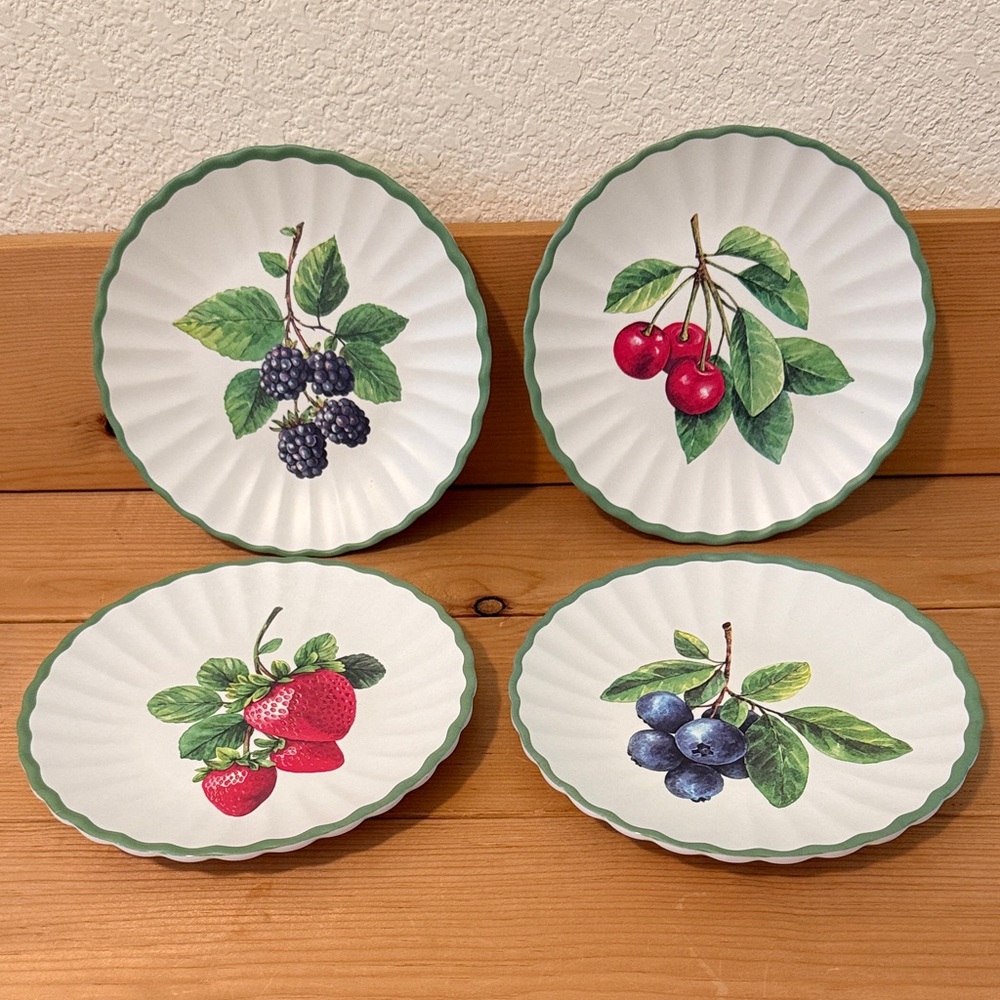 NWT Set-of-4 8” Fluted Melamine Plates w/berry & cherry graphics